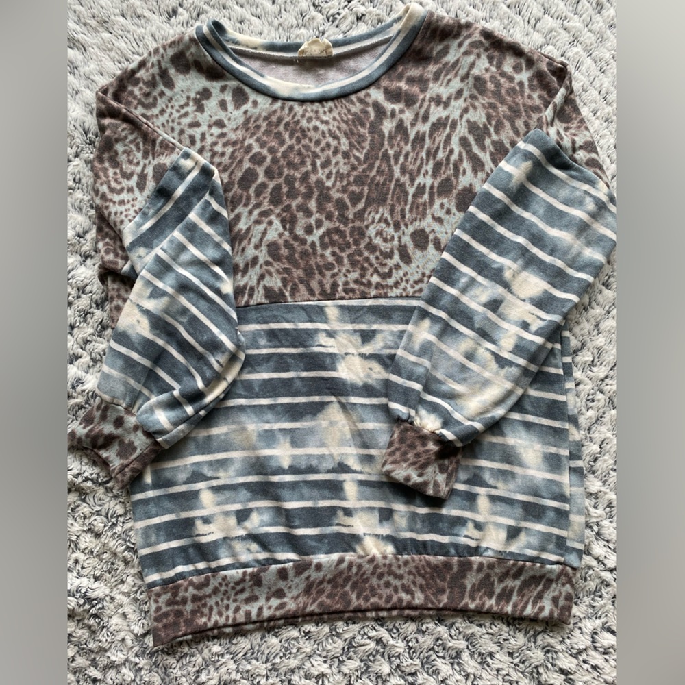 Cute & comfy!  Lightweight Leopard & Tie Dye Stripe Top